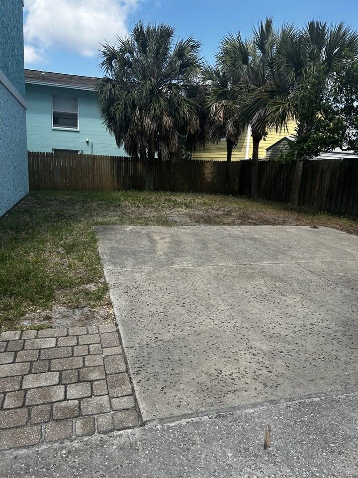 129 11th Ave N #C - Photo 7 of 35