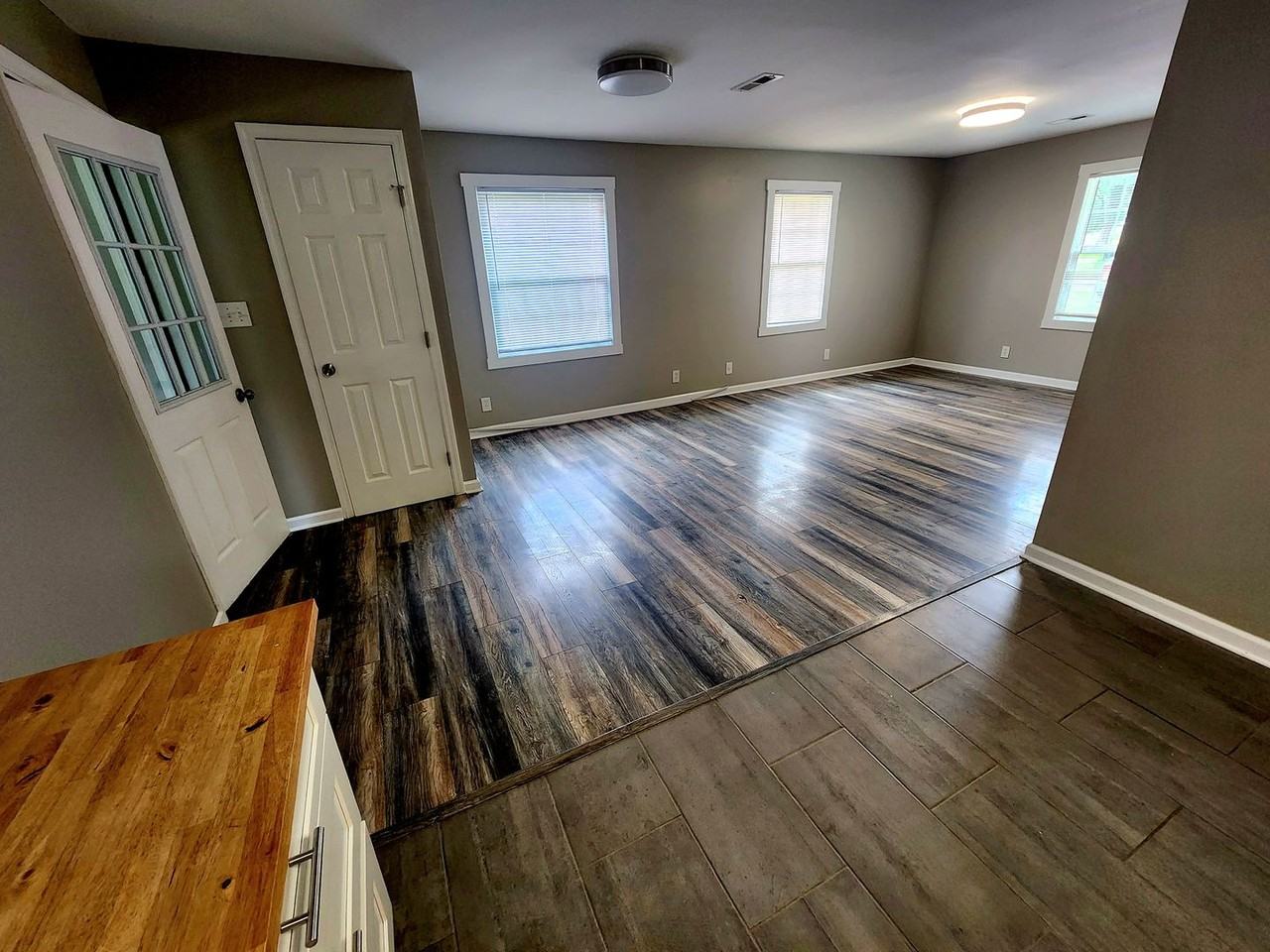 601 Southbrook Dr - Photo 3 of 11