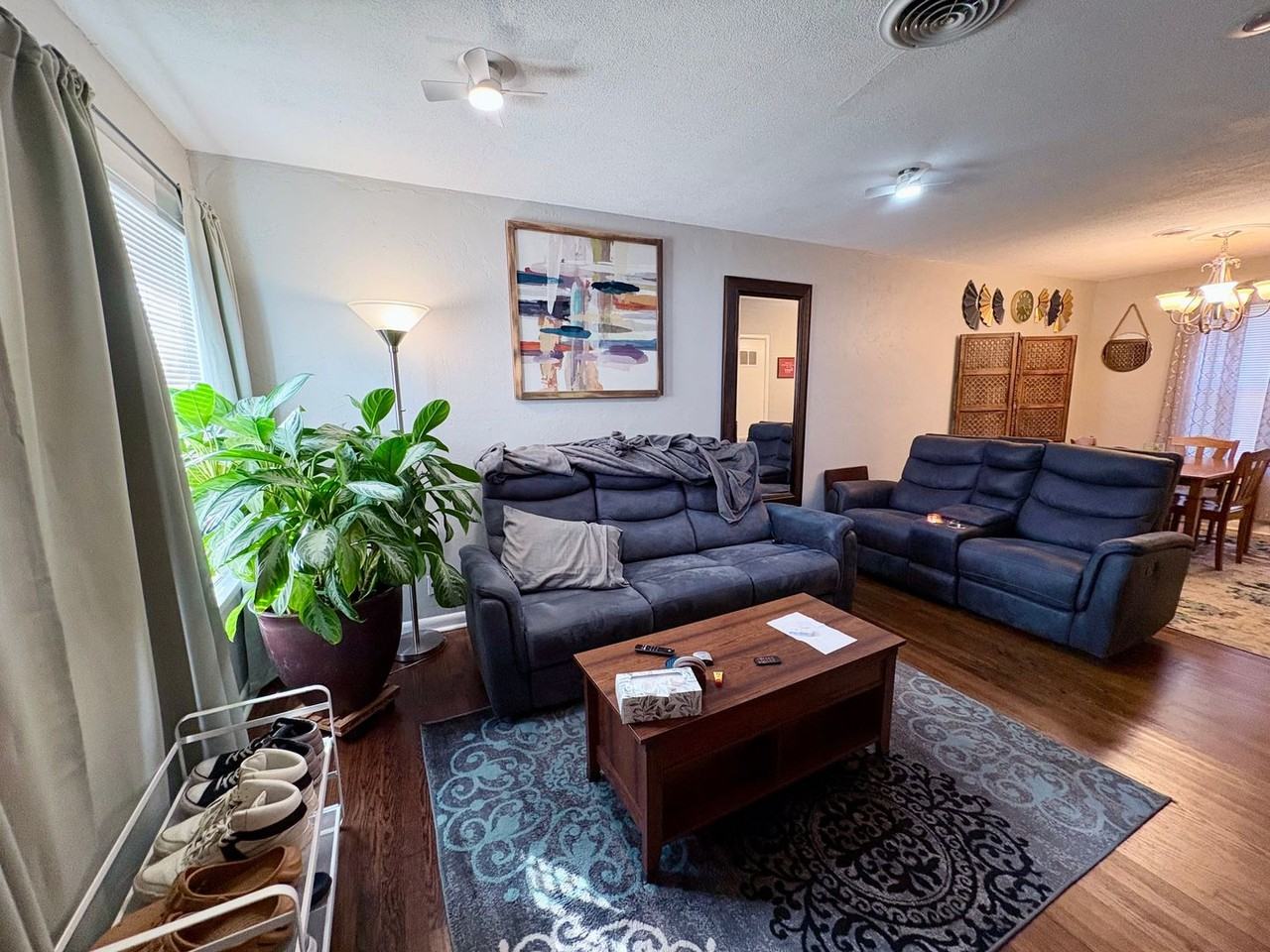 1311 W Lovers Ln - Photo 2 of 9