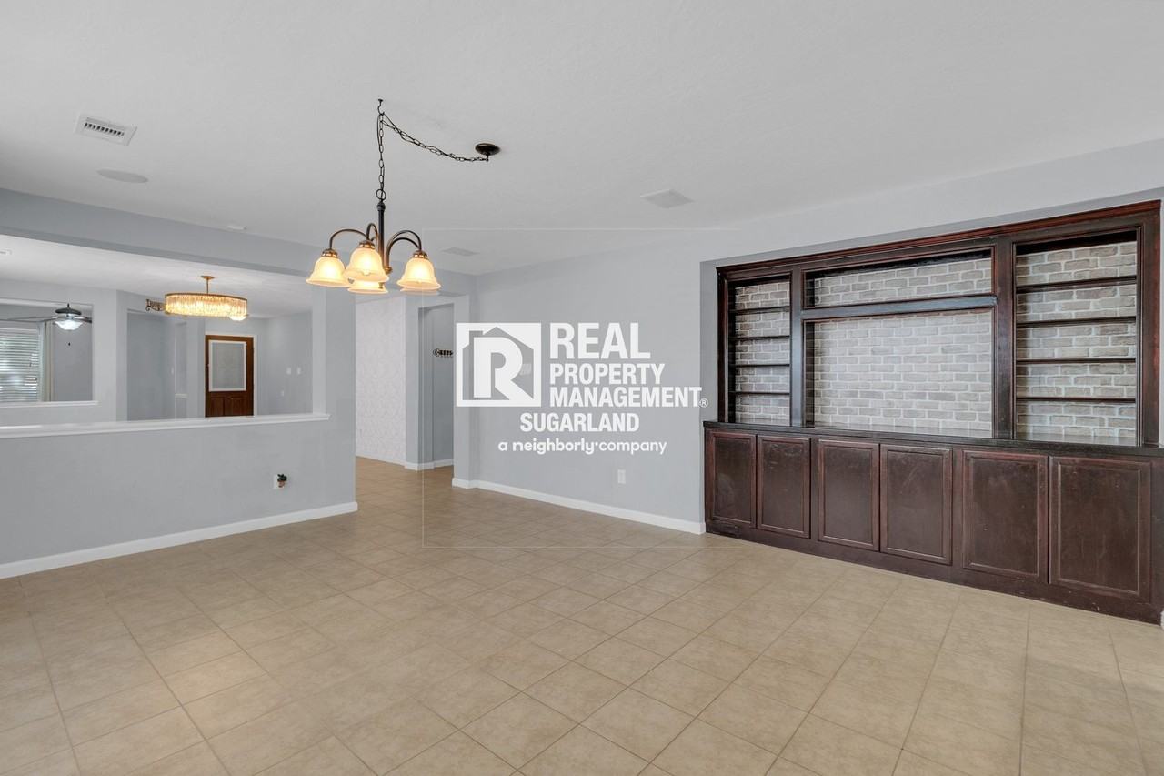 16238 Ranchland Ln - Photo 3 of 30