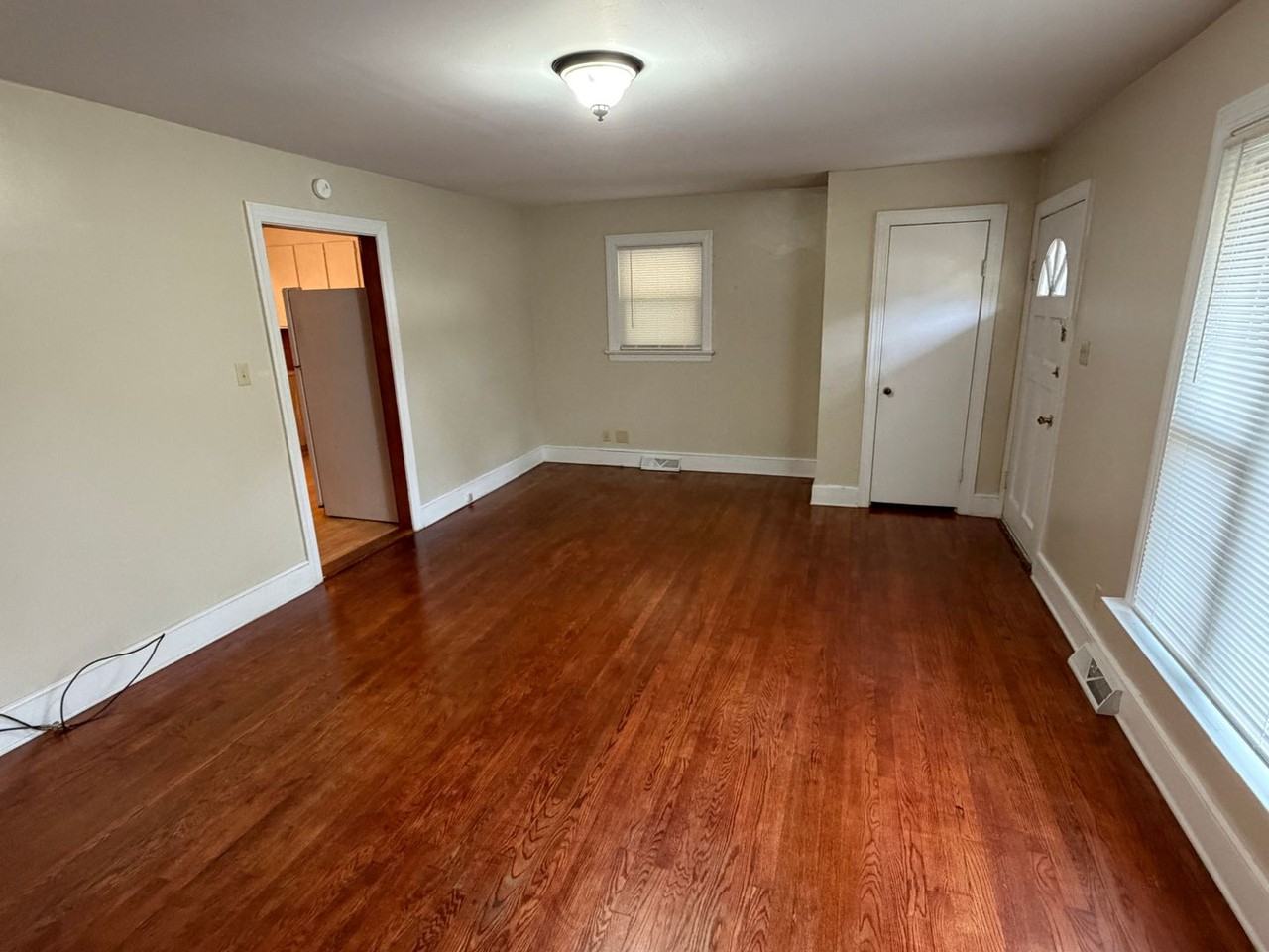 6831 W Mount Dr - Photo 3 of 15