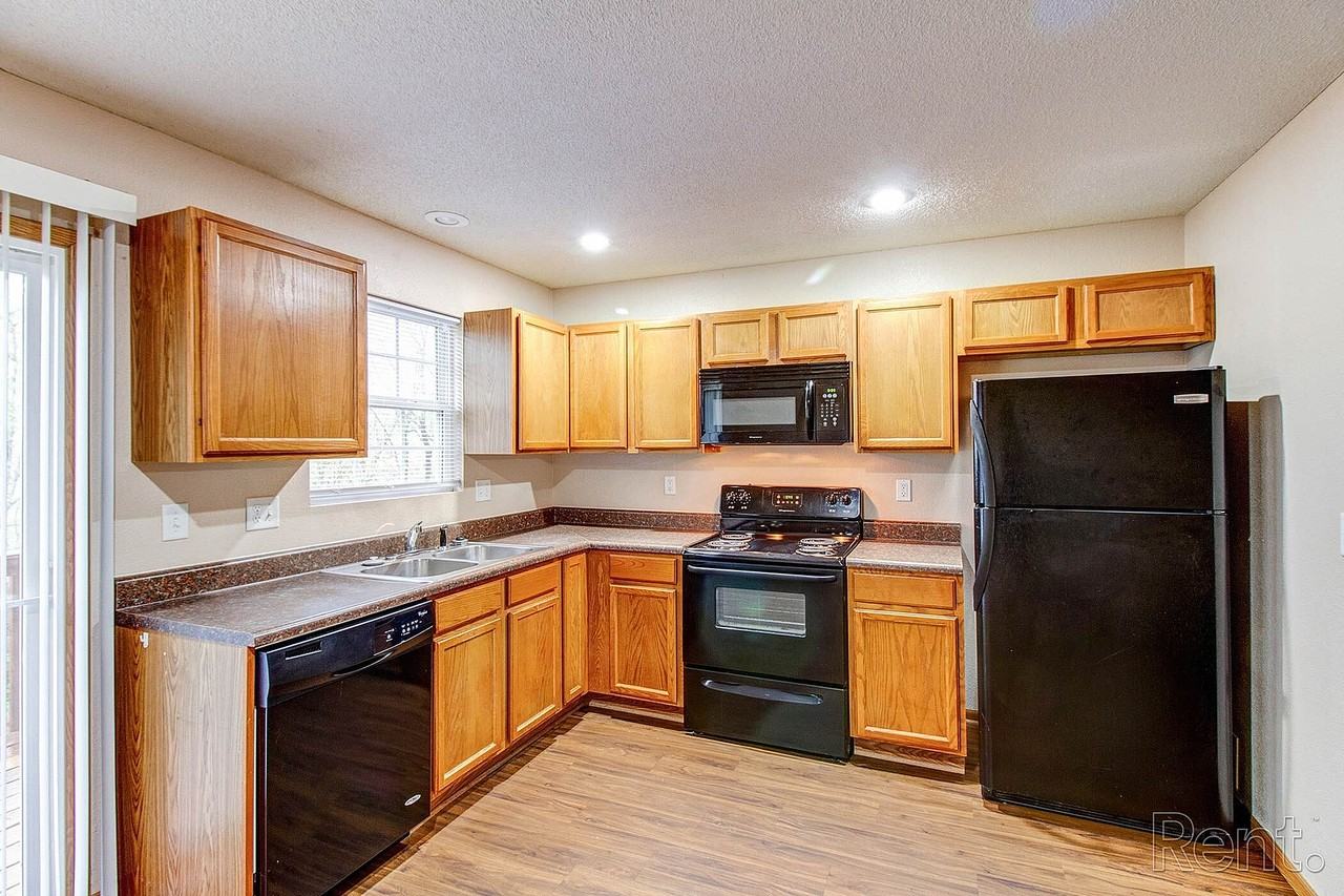 Patriot Pointe - Photo 3 of 23