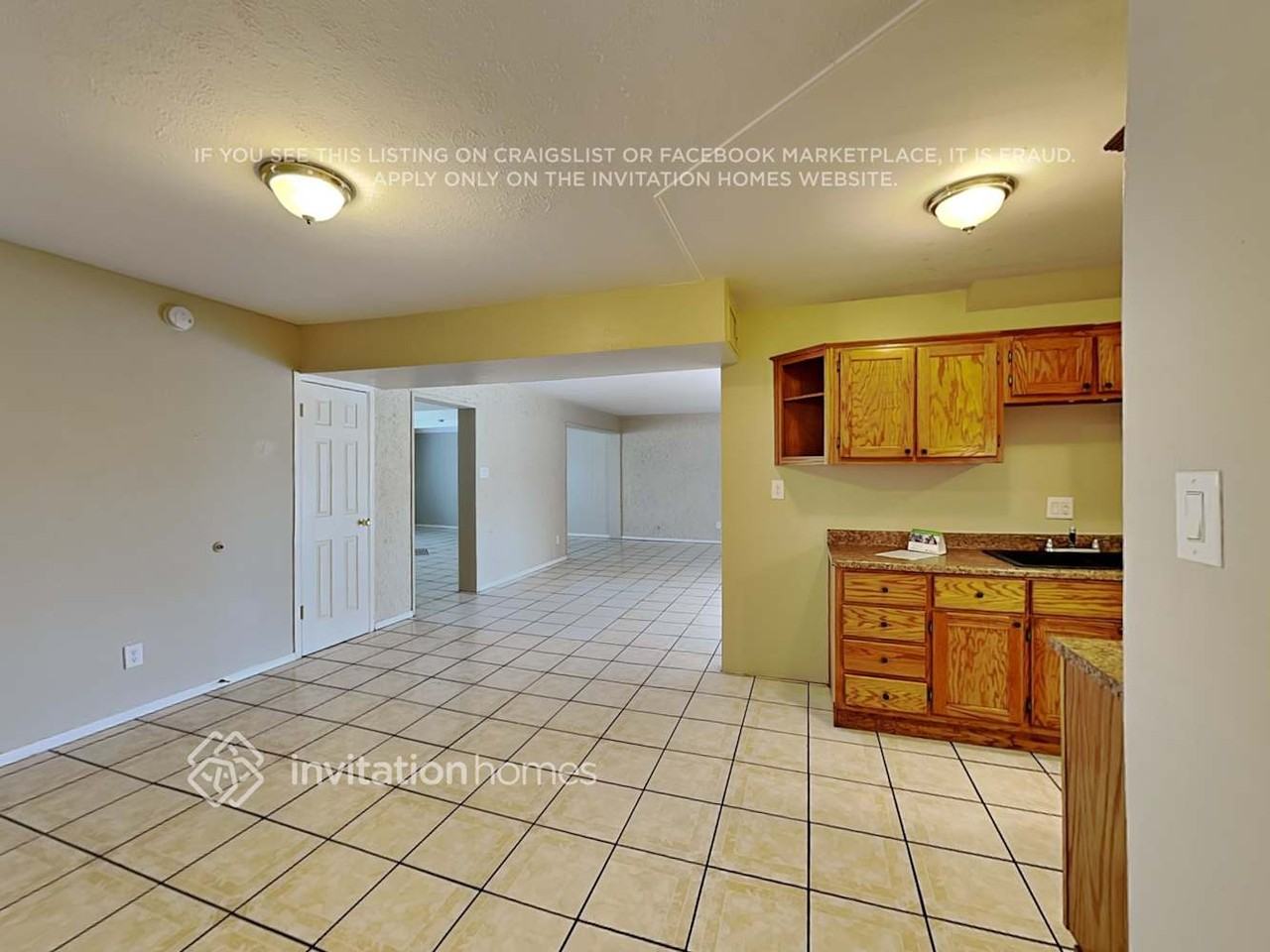 5501 West Heatherbrae Drive - Photo 7 of 21