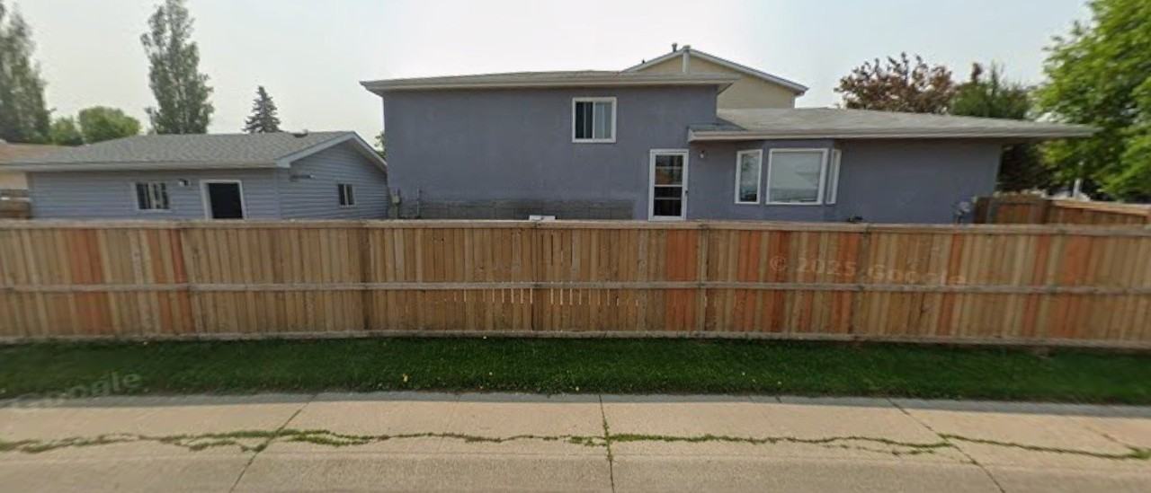 4025 37 Street NW - Photo 2 of 9