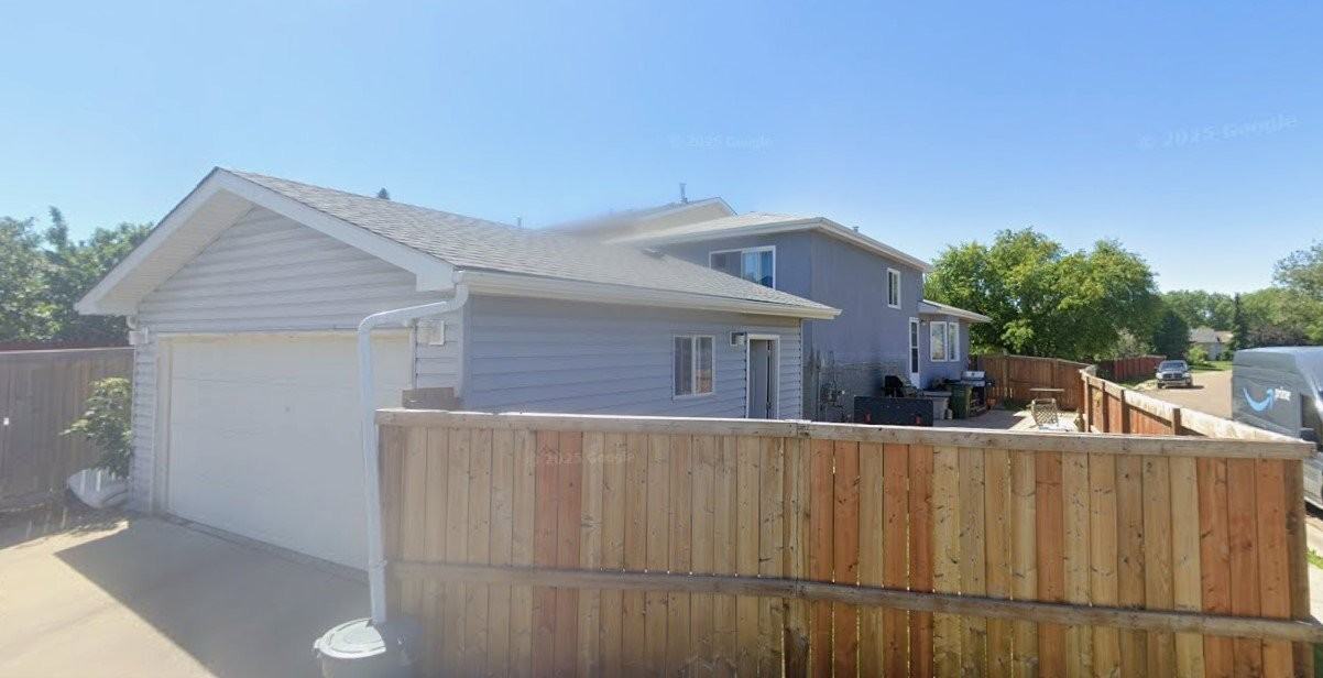 4025 37 Street NW - Photo 3 of 9