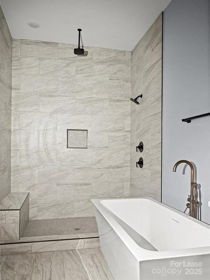 204 West Wade Street - Photo 2 of 4