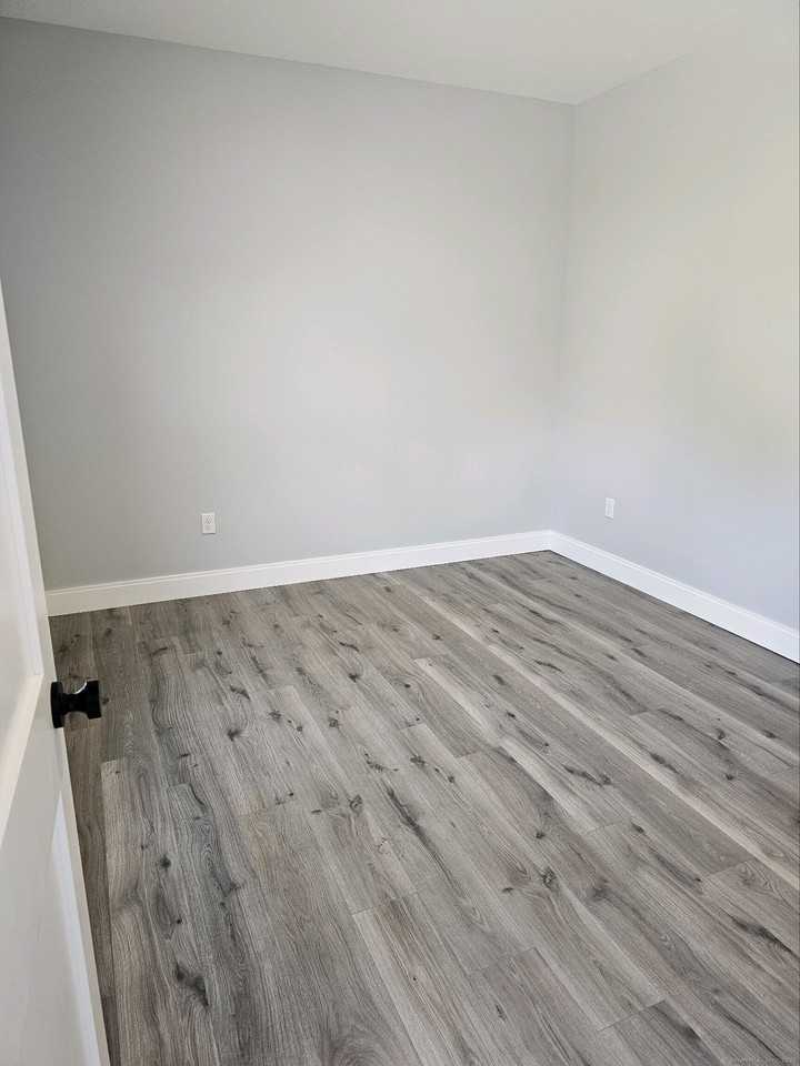 281 Pequot Ave #2 - Photo 4 of 21