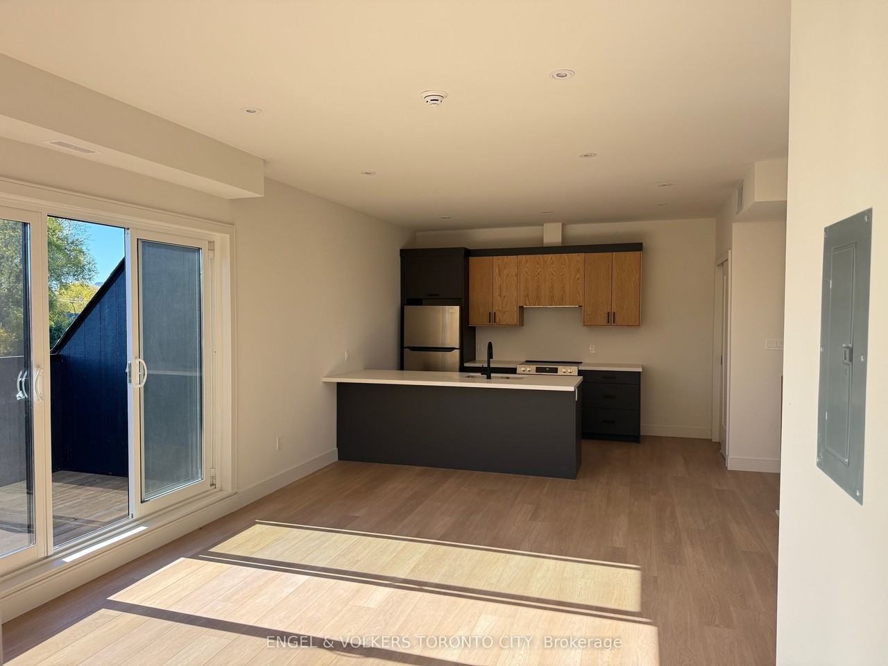 32 Oak Street 301 - Photo 4 of 11