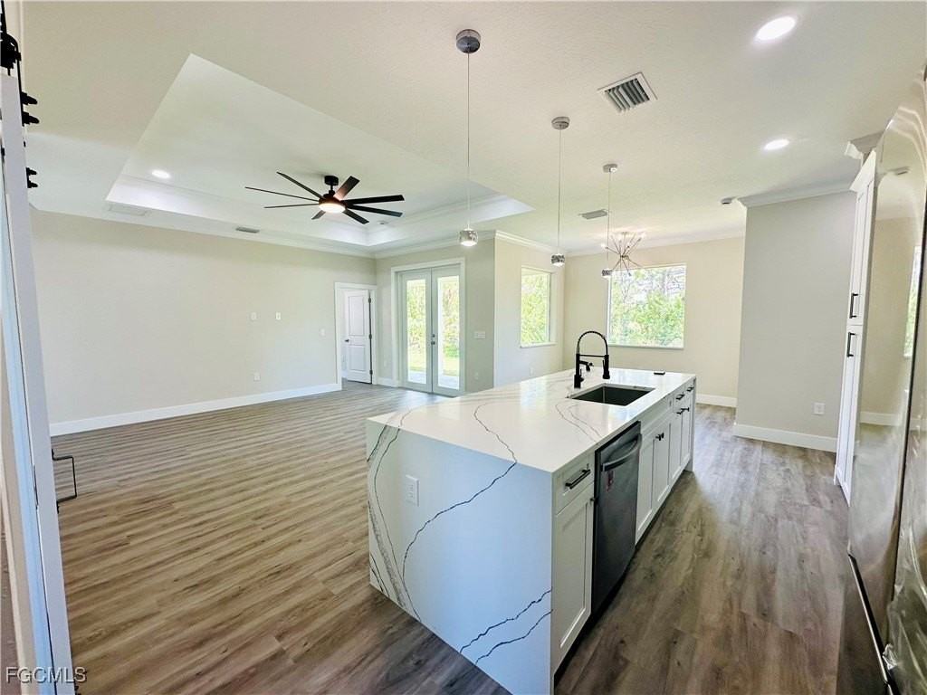 771 Gaylord Avenue South - Photo 6 of 22