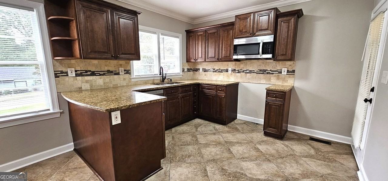 1752 Parkhill Drive - Photo 6 of 17