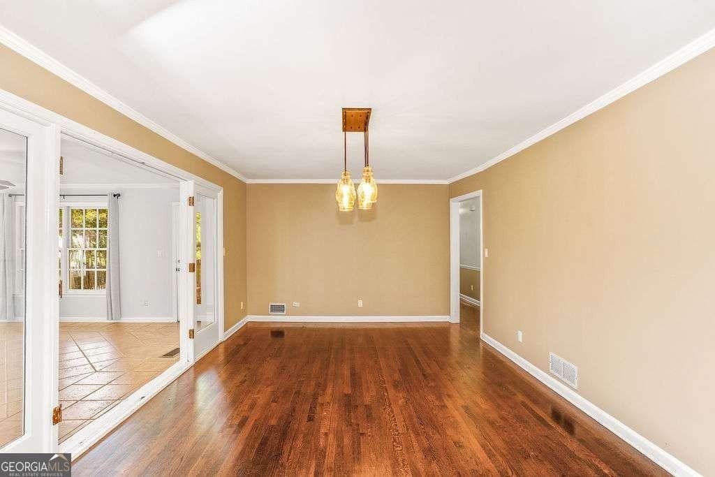 3911 Ivy Road Northeast - Photo 7 of 28