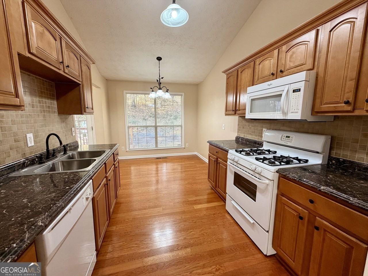 604 Victorian Circle - Photo 6 of 26