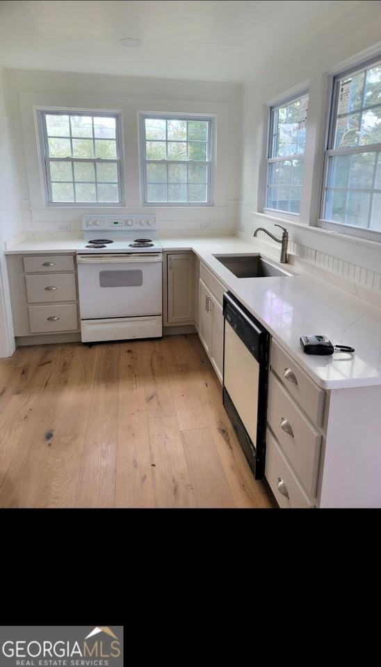 195 North Forest Avenue - Photo 3 of 10