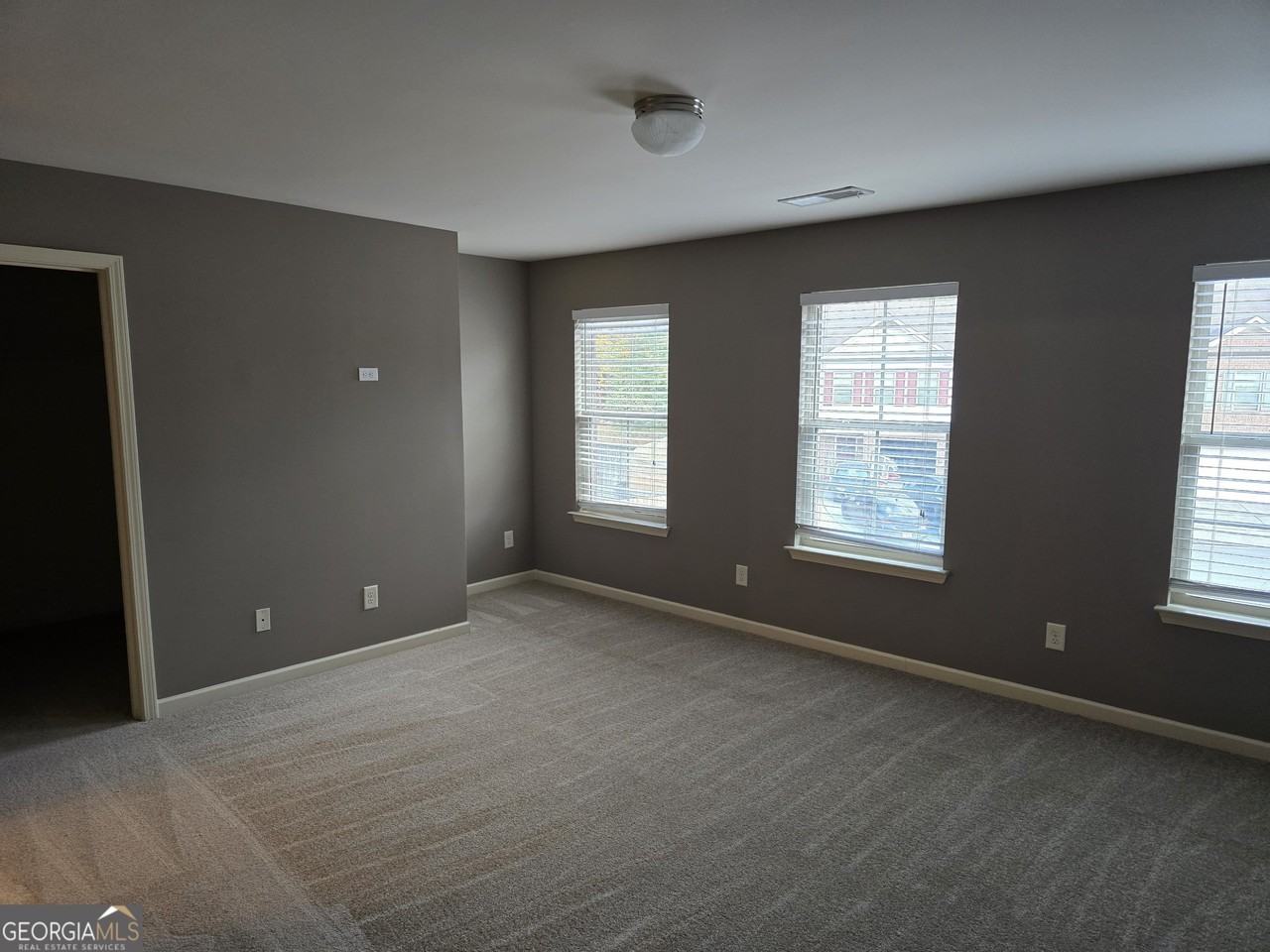 175 Oakland Hills Way - Photo 4 of 16