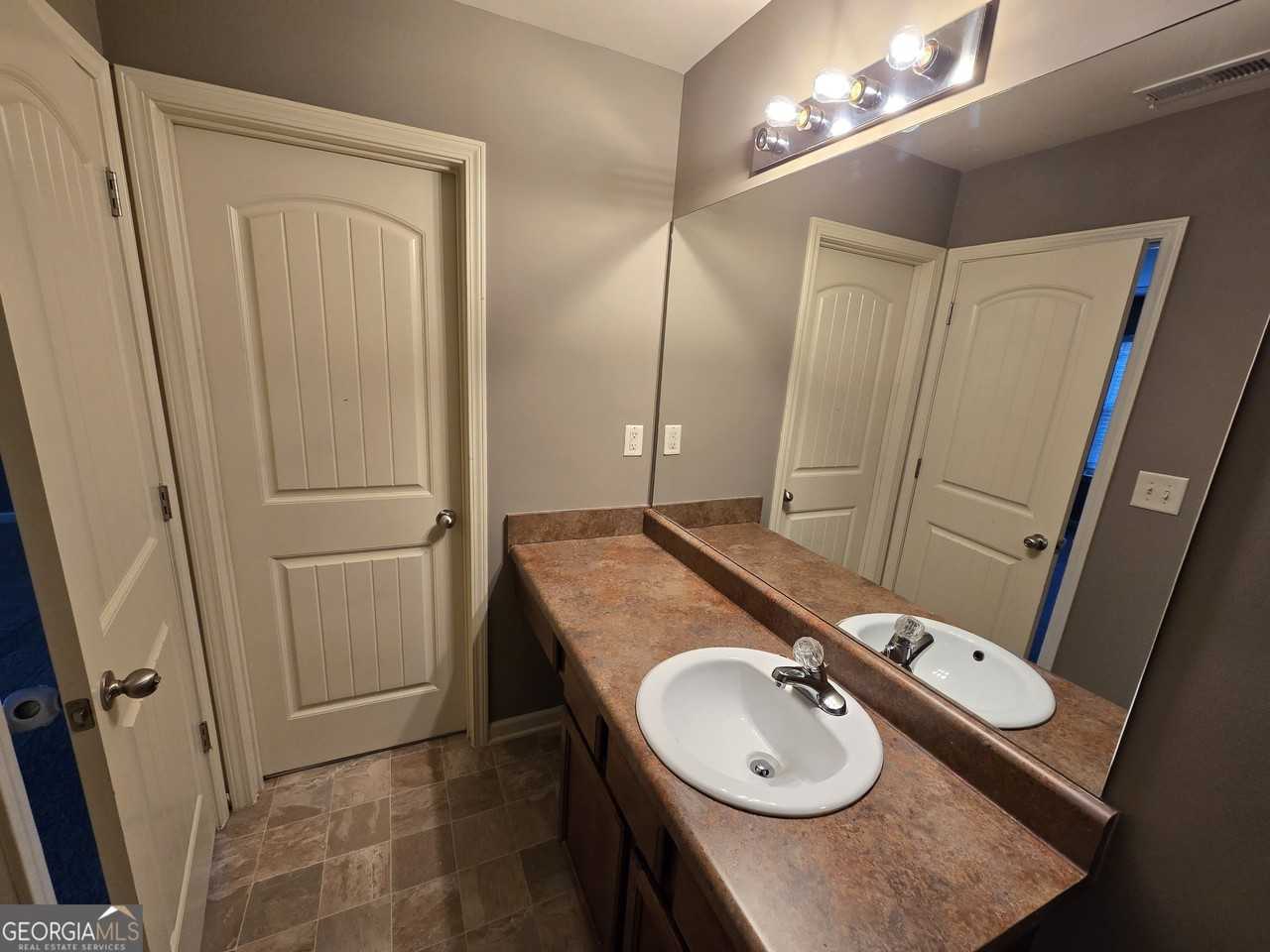 175 Oakland Hills Way - Photo 6 of 16