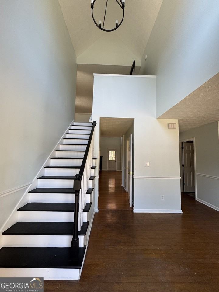 1009 Chads Rdg - Photo 3 of 28