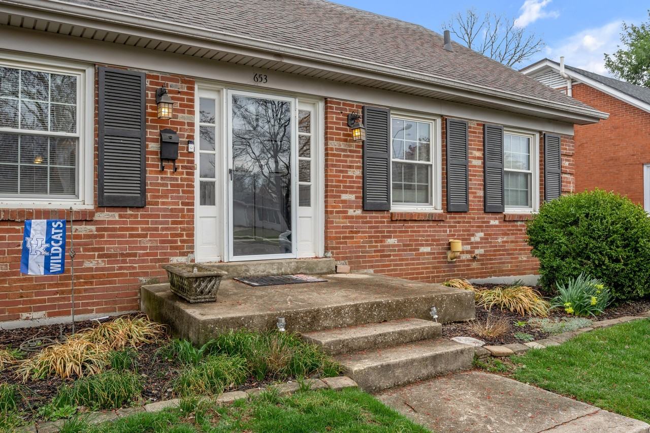 653 Mount Vernon Dr - Photo 3 of 43