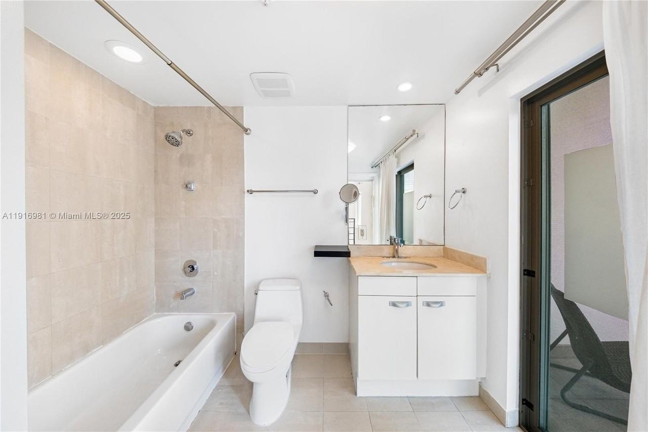 7700 Collins Ave #2 - Photo 5 of 44