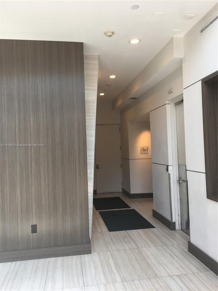 200 Ocean Dr #3C - Photo 4 of 12