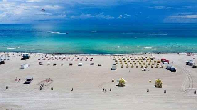 1621 Collins Ave #706 - Photo 2 of 30