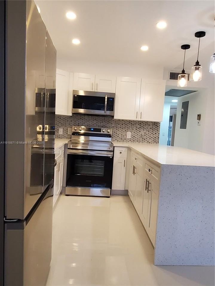 1076 Cornwall D #1076 - Photo 2 of 33