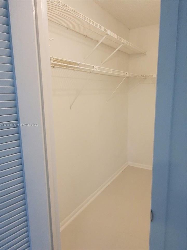 1076 Cornwall D #1076 - Photo 4 of 33