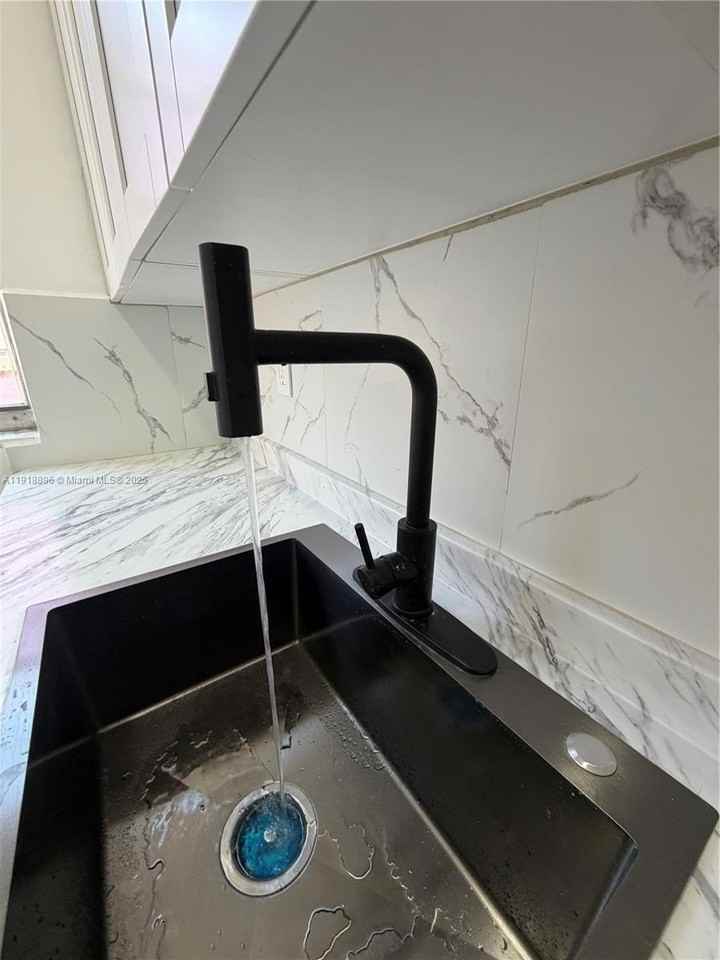 1560 Sw 5th St #10 - Photo 5 of 13