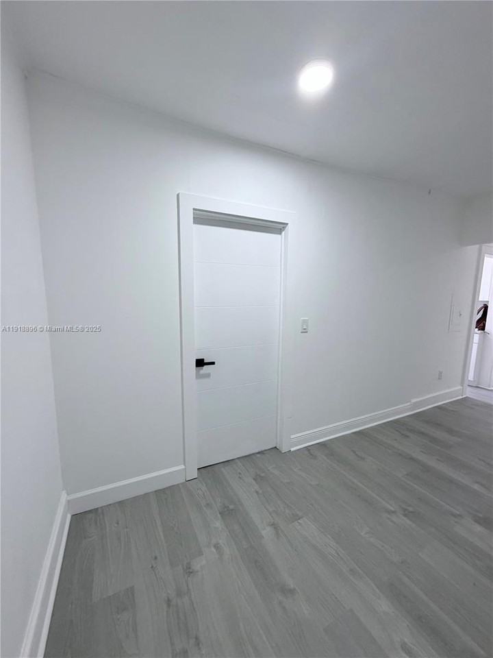 1560 Sw 5th St #10 - Photo 6 of 13