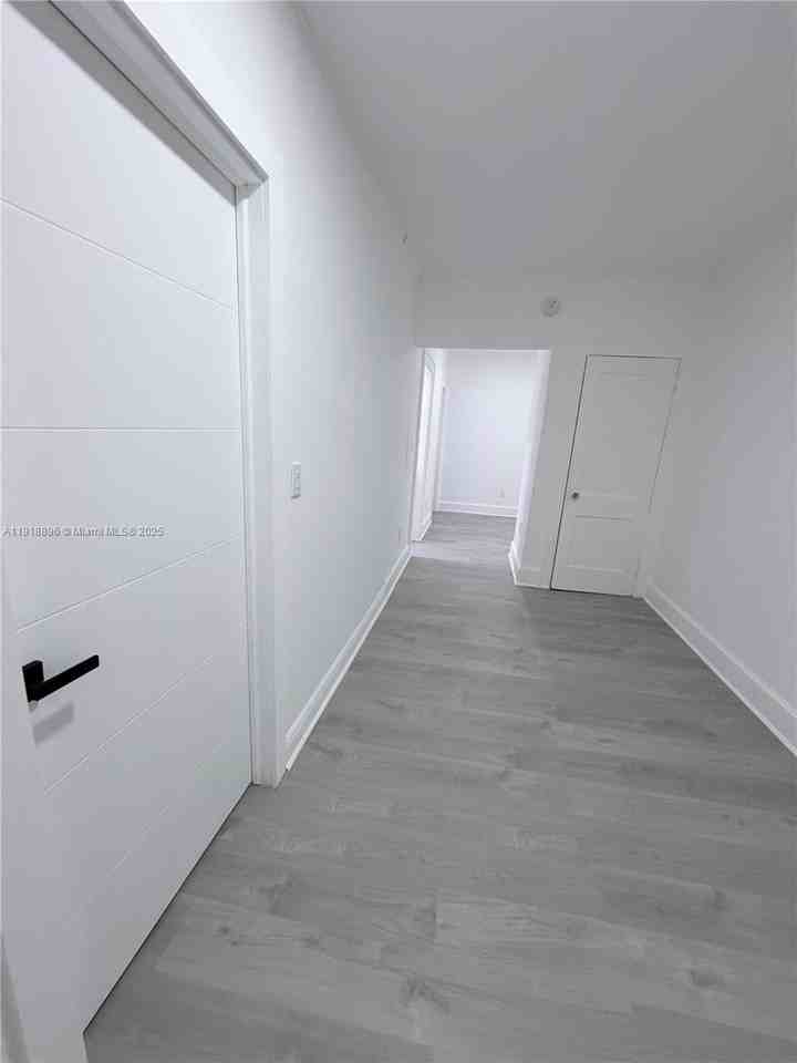 1560 Sw 5th St #10 - Photo 7 of 13