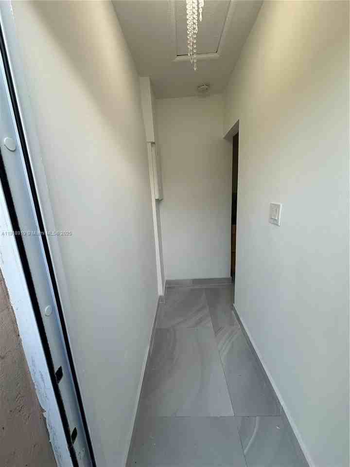 707 Ne 15th St #C - Photo 2 of 6