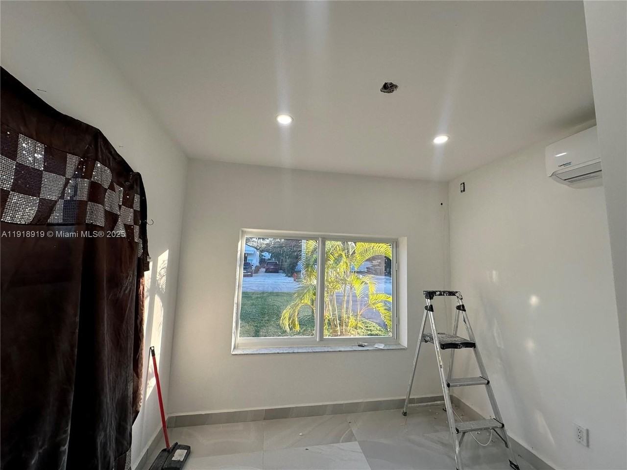 707 Ne 15th St #C - Photo 5 of 6