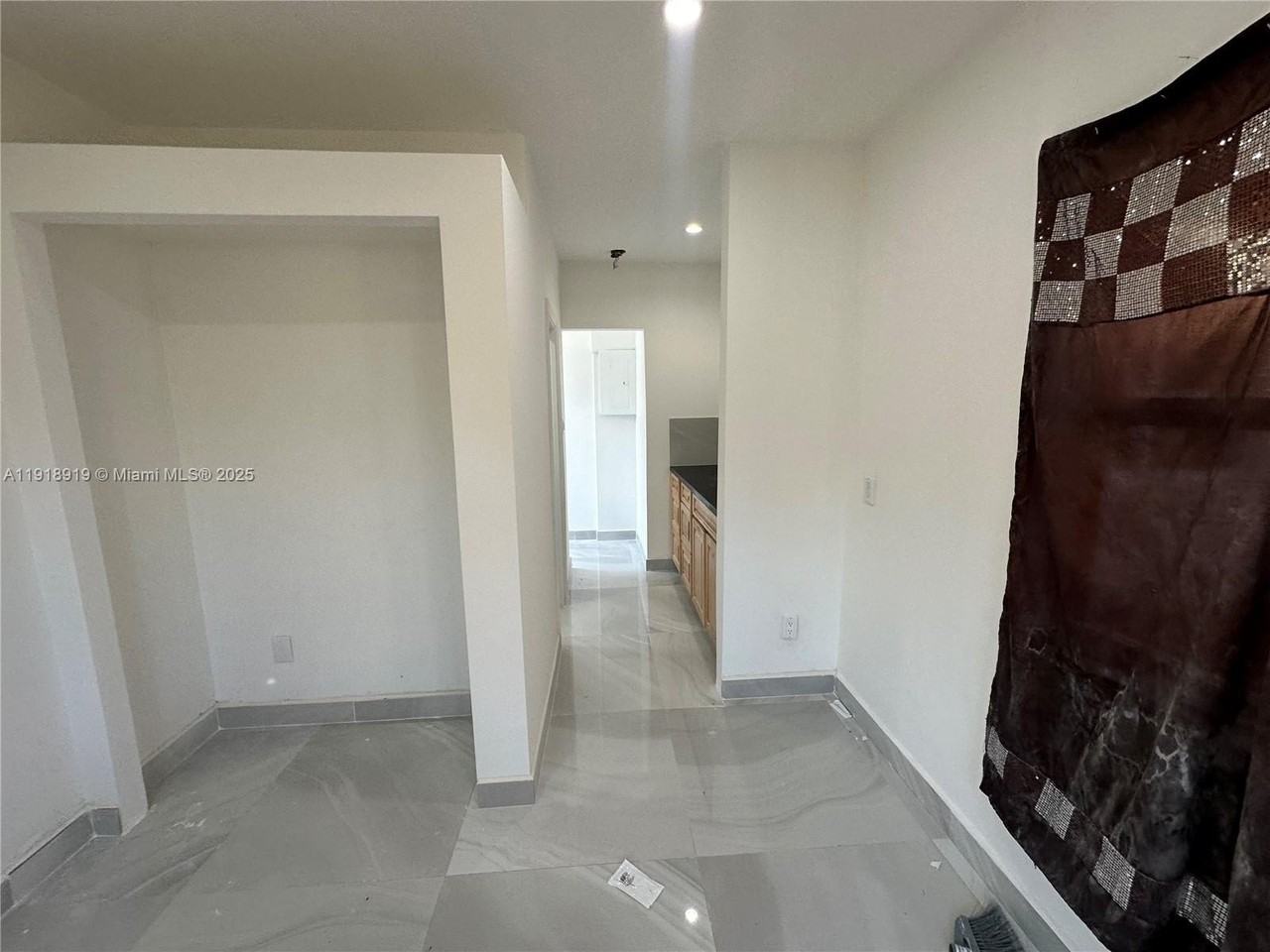 707 Ne 15th St #C - Photo 6 of 6