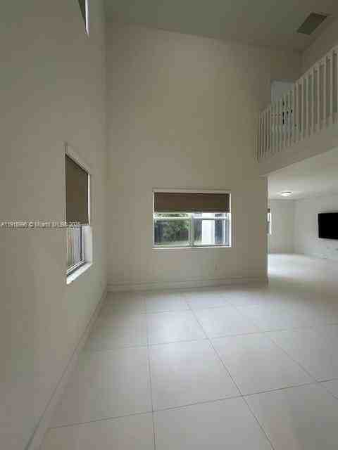 1405 Se 26th Ter #1405 - Photo 2 of 16