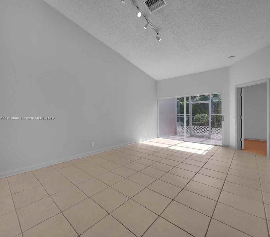 11740 Sw 19th St #11740 - Photo 6 of 29