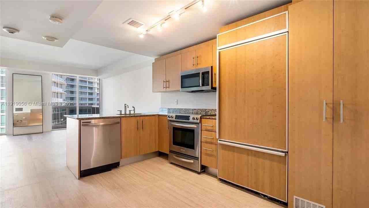 10275 Collins Ave #905 - Photo 3 of 35
