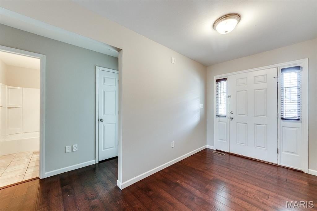 925 Meramec Grove Dr - Photo 3 of 50