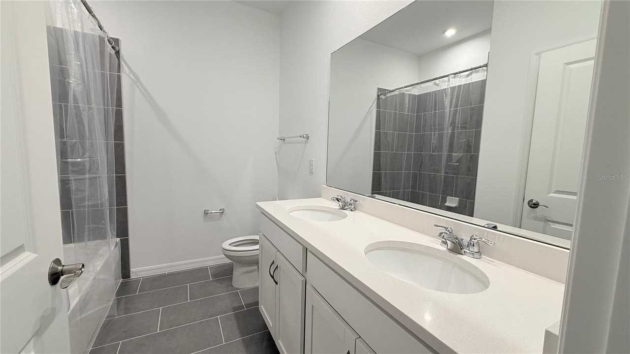 1315 Normandy Dr - Photo 5 of 28