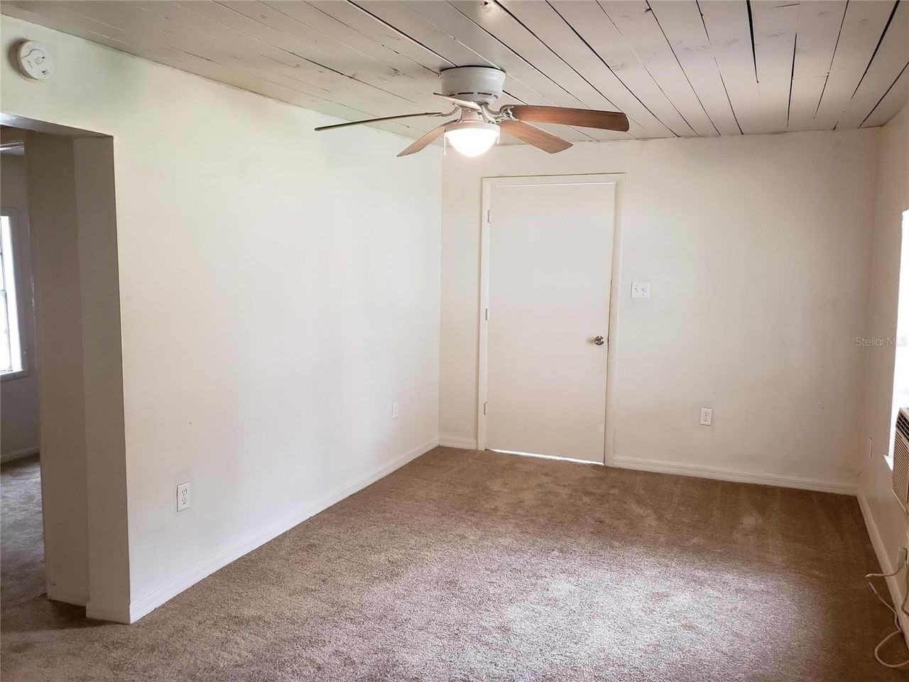 2008 Hollywood Ave - Photo 3 of 11