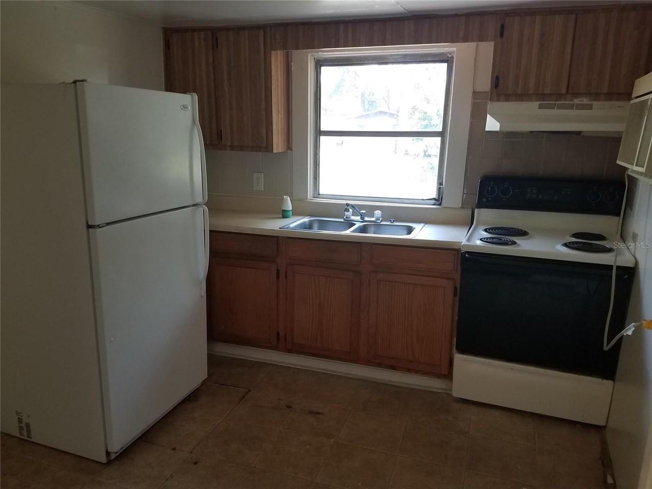 2008 Hollywood Ave - Photo 5 of 11