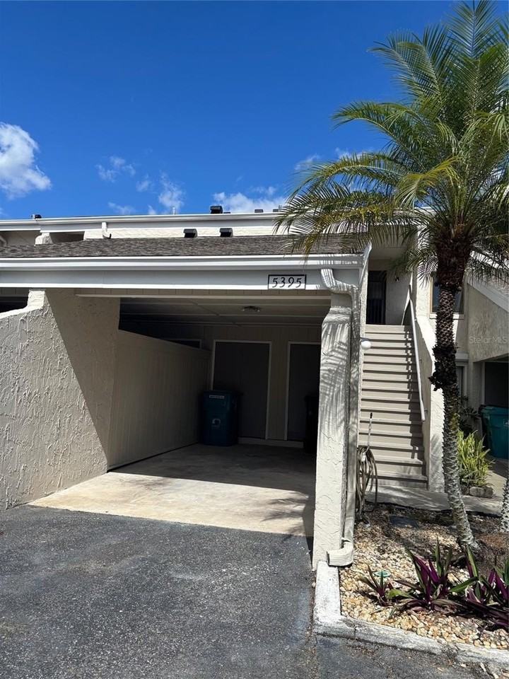 5395 Vineland Rd #S - Photo 6 of 17