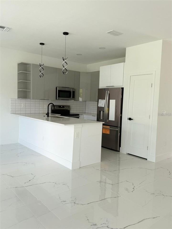 2057 Barroso St - Photo 6 of 21