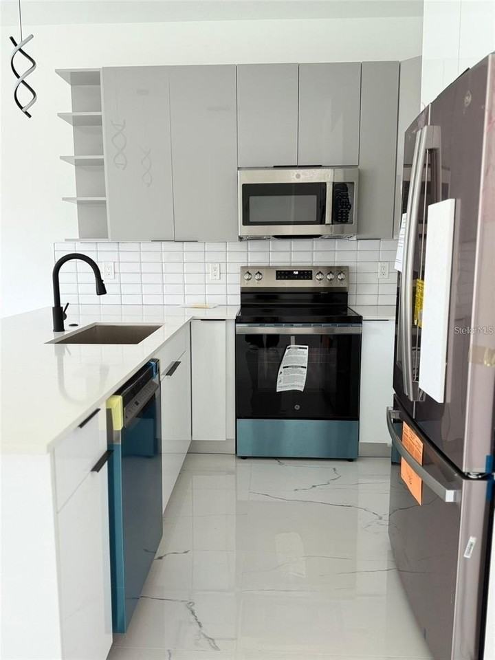 2057 Barroso St - Photo 7 of 21