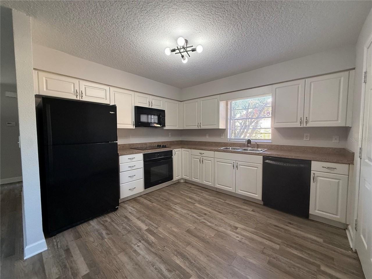 5839 12th St - Photo 4 of 20