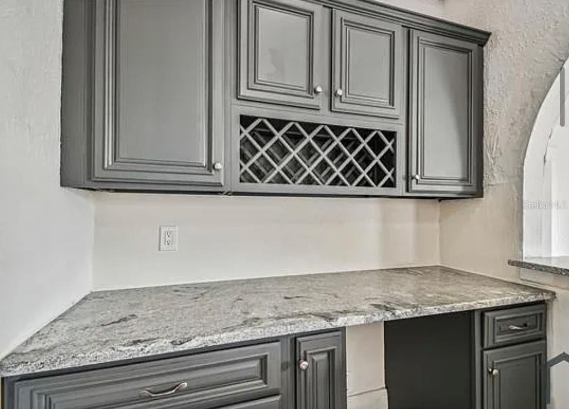 1913 W Lemon St - Photo 6 of 16