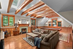 featured image of 15 North Lake Circle