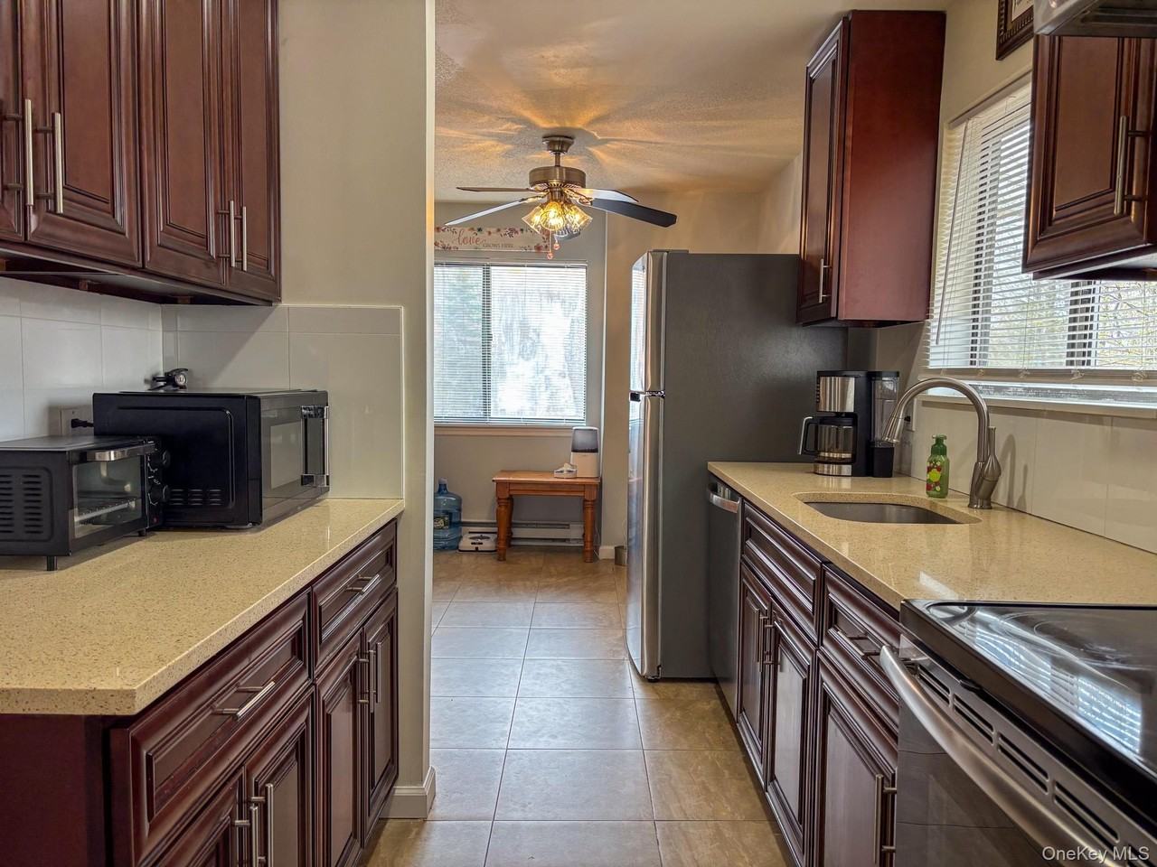 12 Edelweiss Dr - Photo 6 of 25