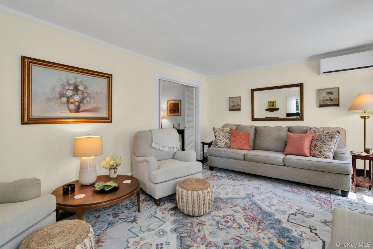 107 Sebonac Rd - Photo 7 of 32