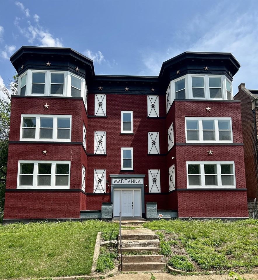 5931 Maple Avenue - Photo 2 of 30