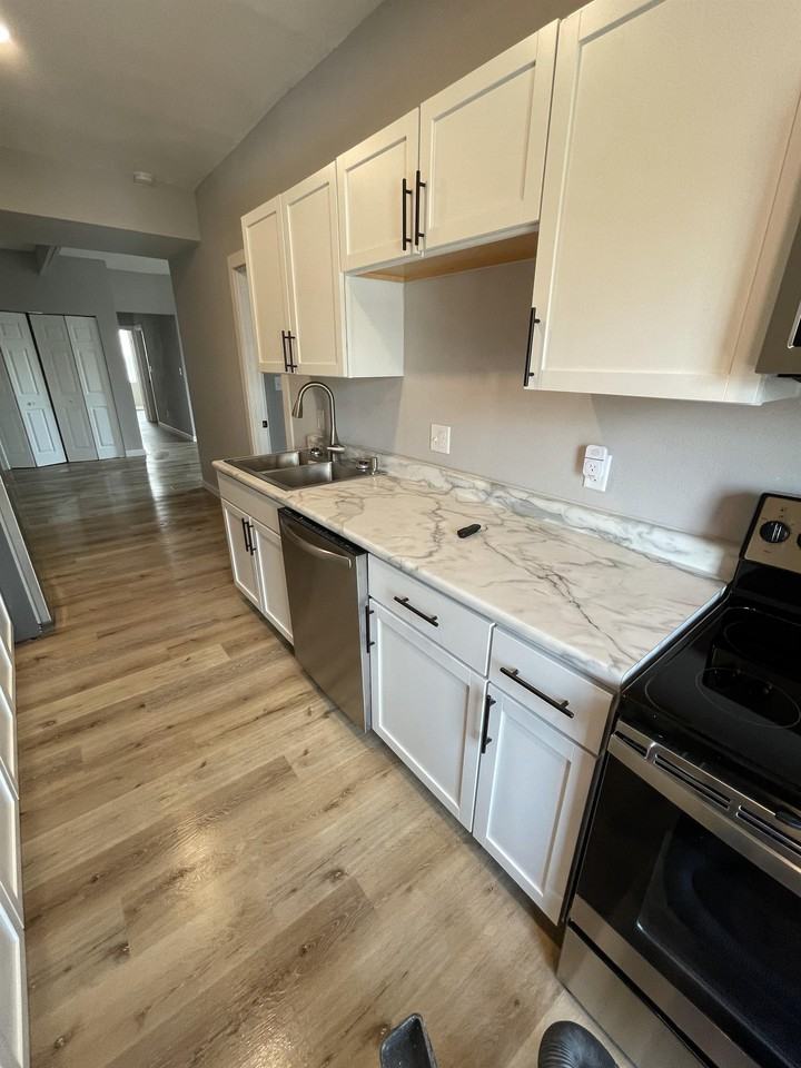 5931 Maple Avenue - Photo 3 of 30