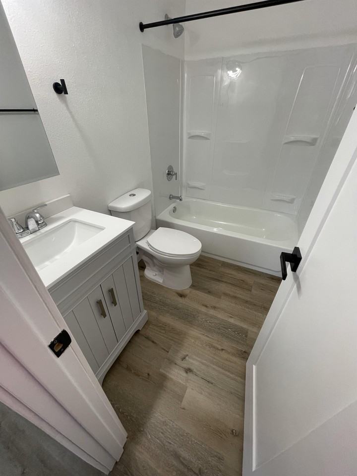 5931 Maple Avenue - Photo 4 of 30